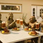 Ue Fuer Freunde 3 Wohneinheiten Mit Aussenflaeche Und Grill *