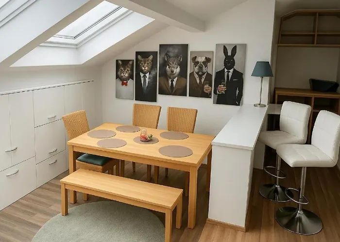 Ue Villa Fuer Freunde 3 Wohneinheiten Mit Aussenflaeche Und Grill בית נופש